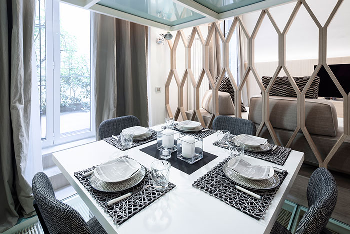 Gorgeous dining room design and decor idea in a beautiful Italian apartment - interior design by Archiplan Studio