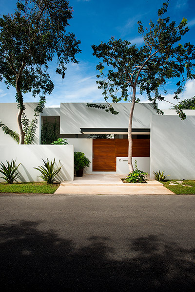 Entrance to modern award-winning house in Yucatan, Mexico by Seijo Peon Arquitectos