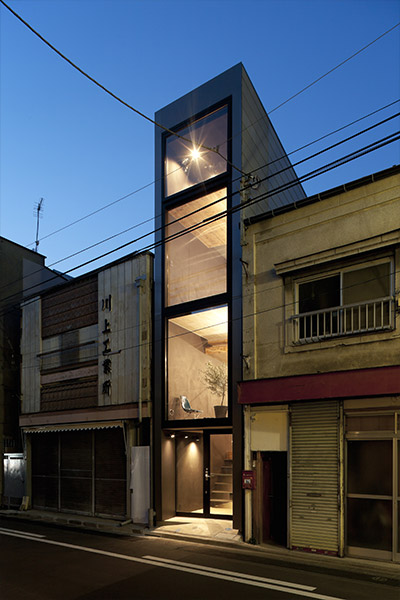 1.8m house by YUUA Architects - compact house in Tokyo, Japan divided into several floor levels