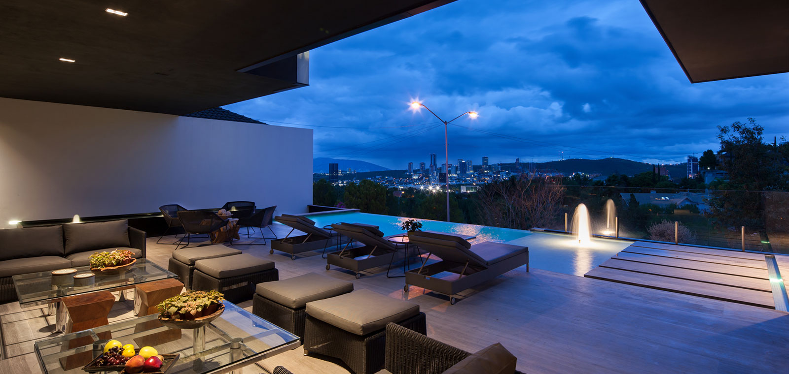 Gorgeous double height living room with stunning Monterrey, Mexico views