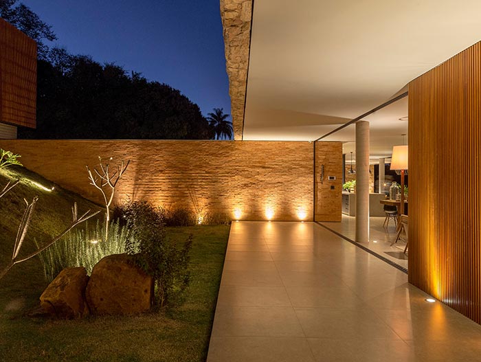 House of Stones by mf+arquitetos located in Franca, Brazil