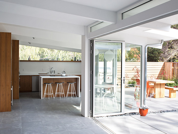 Modern kitchen design idea in a Palo Alto house by Klopf Architecture