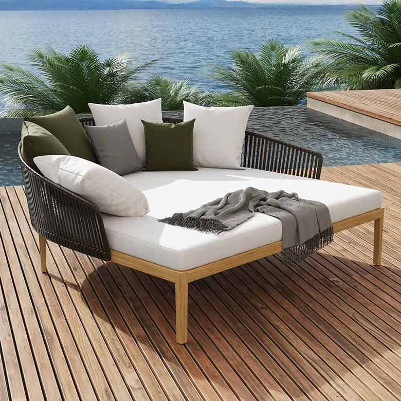 Modern Style Rattan Outdoor Daybed with Cushion Pillows
