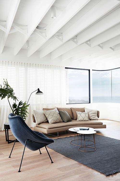 Tama’s Tee Home by Luigi Rosselli Architects located in Tamarama, Sydney, Australia - modern living room design idea