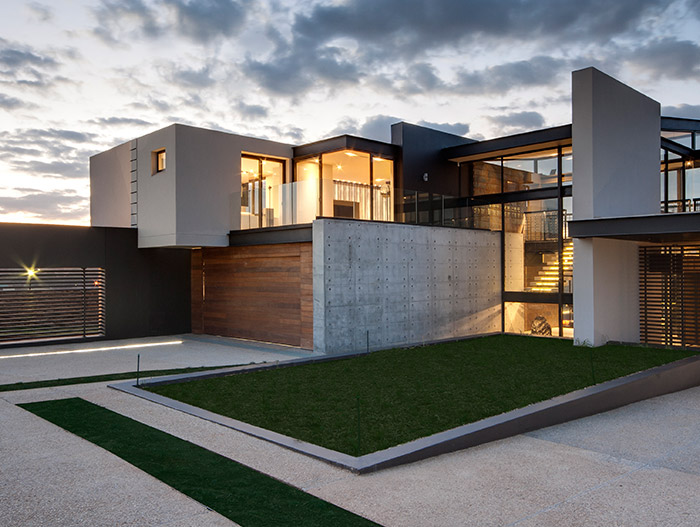 This luxurious contemporary mansion blends with the immediate surroundings - House Boz by Nico van der Meulen Architects