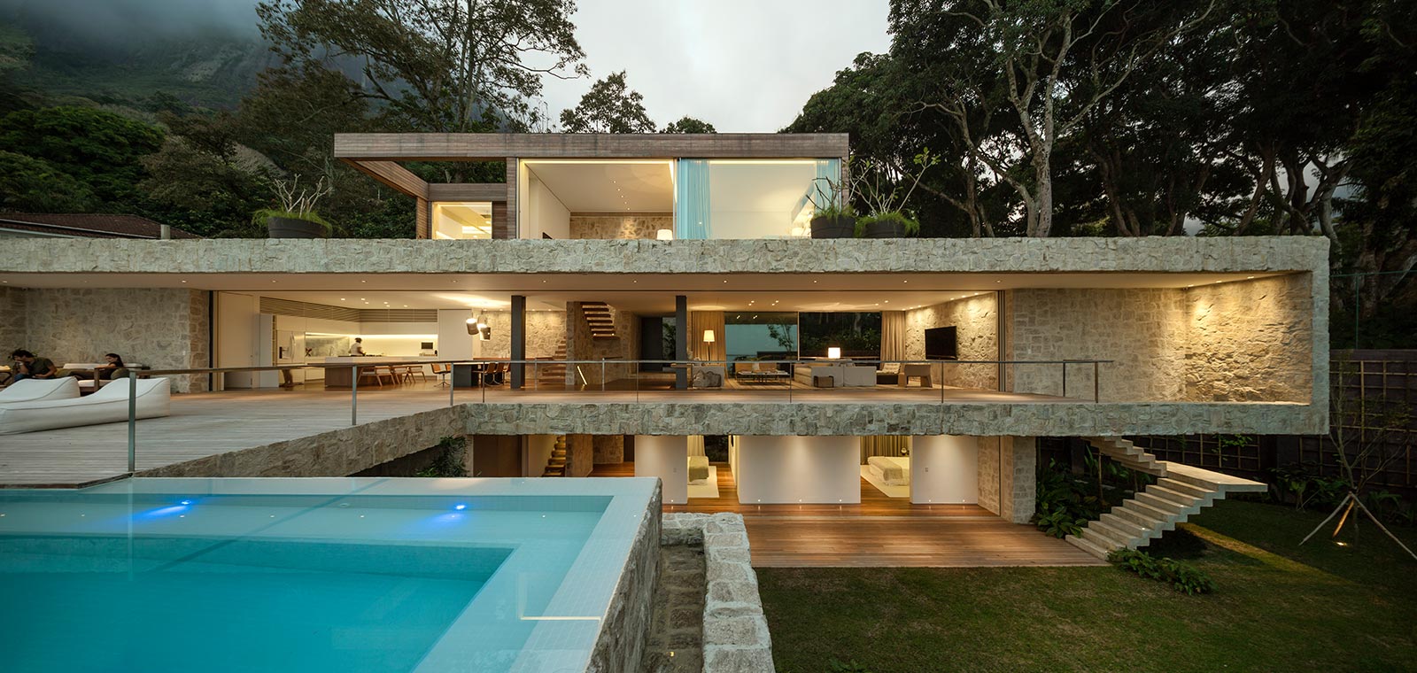 Luxurious modern Brazilian house with spectacular ocean views