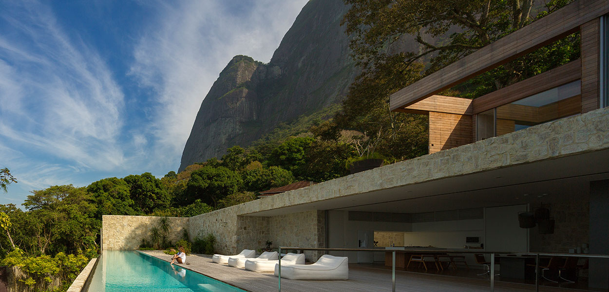 Luxurious modern house in Rio de Janeiro with spectacular views of the Gavea Rock