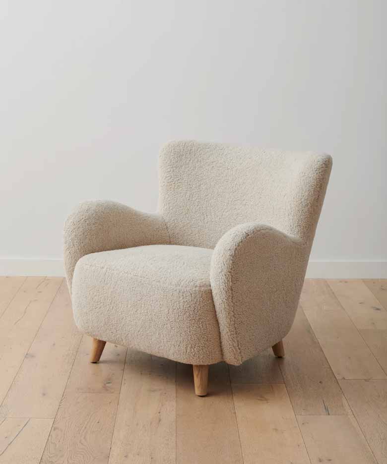 Luxury soft sherpa chair with solid White Oak legs 