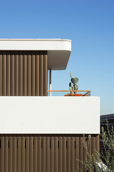 Spectacular contemporary exterior of renovated Australian home by Luigi Rosselli Architects