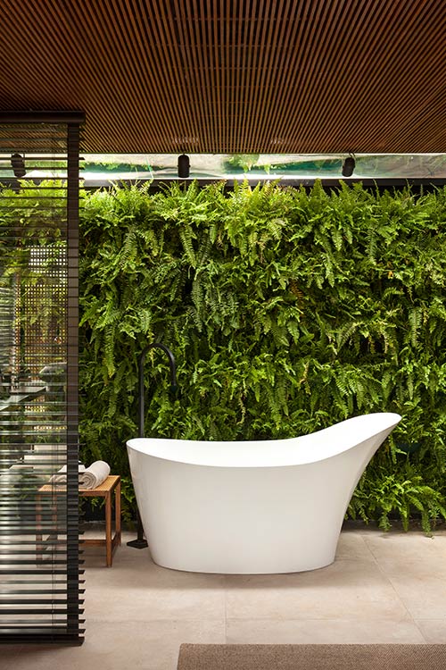 Incredible master bathroom design in a contemporary brazilian house by mf+arquitetos