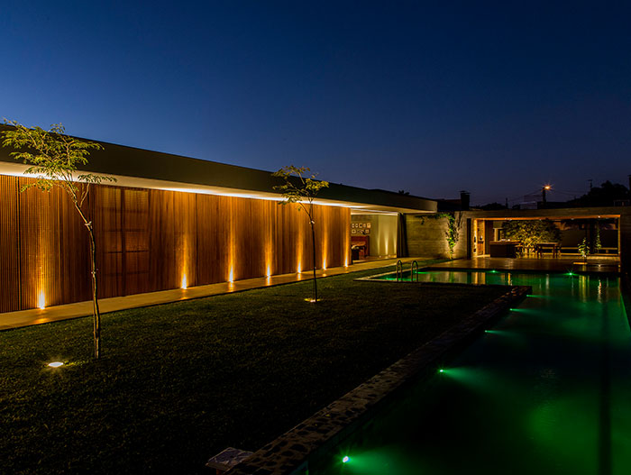 Mcny House by mf+arquitetos: wooden single-family house with stunning pool, located near Sao Paulo