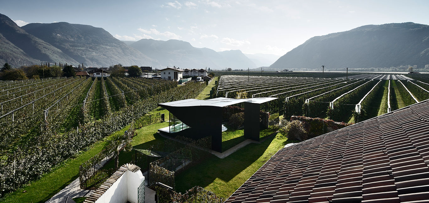 Contemporary architecture at its best : Mirror Houses near Bolzano, Italy