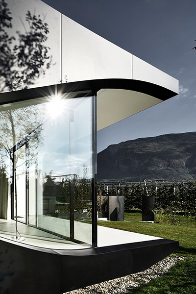 Mirror Houses - most striking contemporary vacation homes in Italy