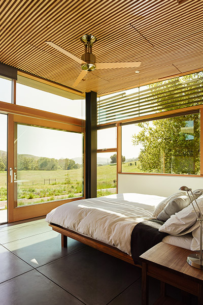 Modern bedroom with spectacular views of the Central Valley, California - designed by Feldman Architecture