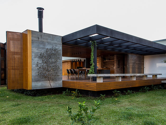 Mcny House by mf+arquitetos: Modern Brazilian house with magnificent pool