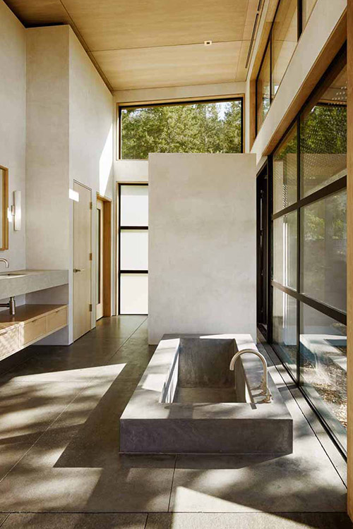 Spectacular open bathroom in modern Healdsburg, California residence by Feldman Architecture
