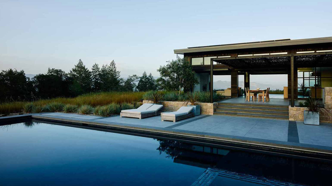 A modern home in California’s wine country for an indoor-outdoor lifestyle by Feldman Architecture