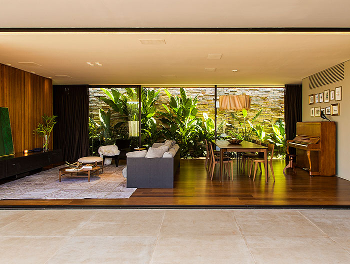 Modern living room in a single-family house near Sao Paulo inspired by Brazilian modernism - by mf+arquitetos