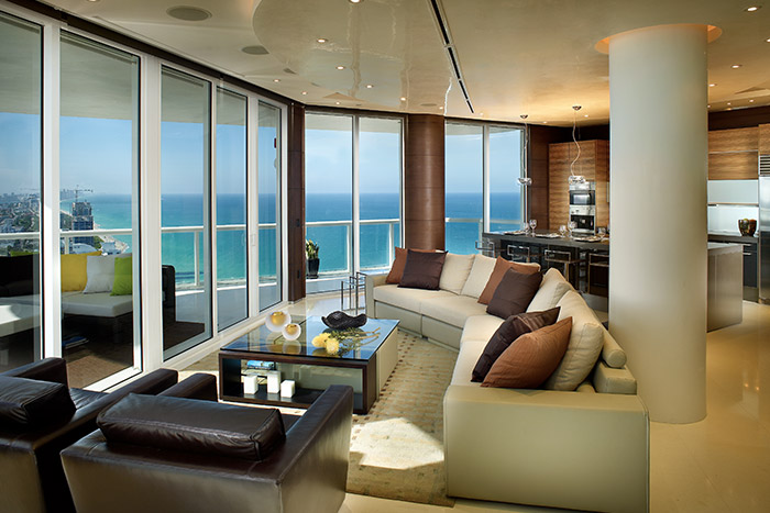 Modern living room in Akoya Miami penthouse by Pepe Calderin Design