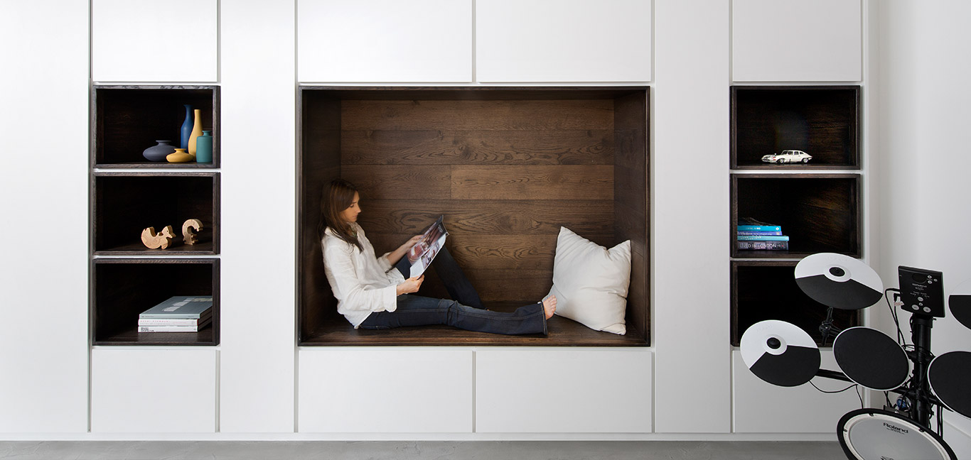 Modern, minimalist furniture design idea in a renovated house in London