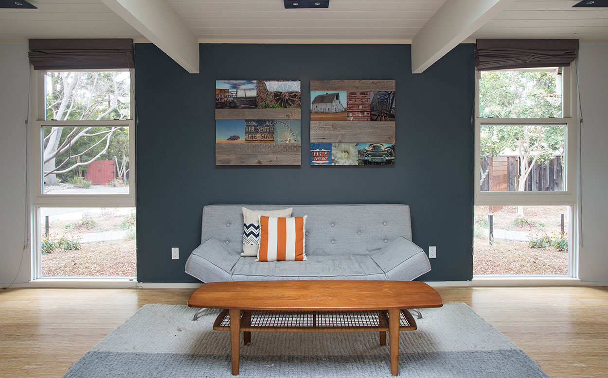 Modern sunroom in Eichler house in Silicon Valley California gets chic look after remodeling