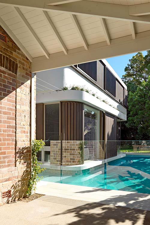 Old Australian cottage gets modern two-storey addition