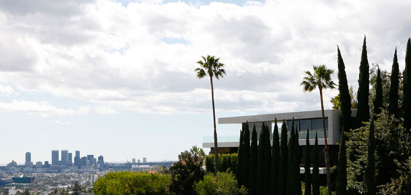 Spectacular Hollywood Hills mansion named Openhouse with stunning views of Los Angeles by XTEN Architecture