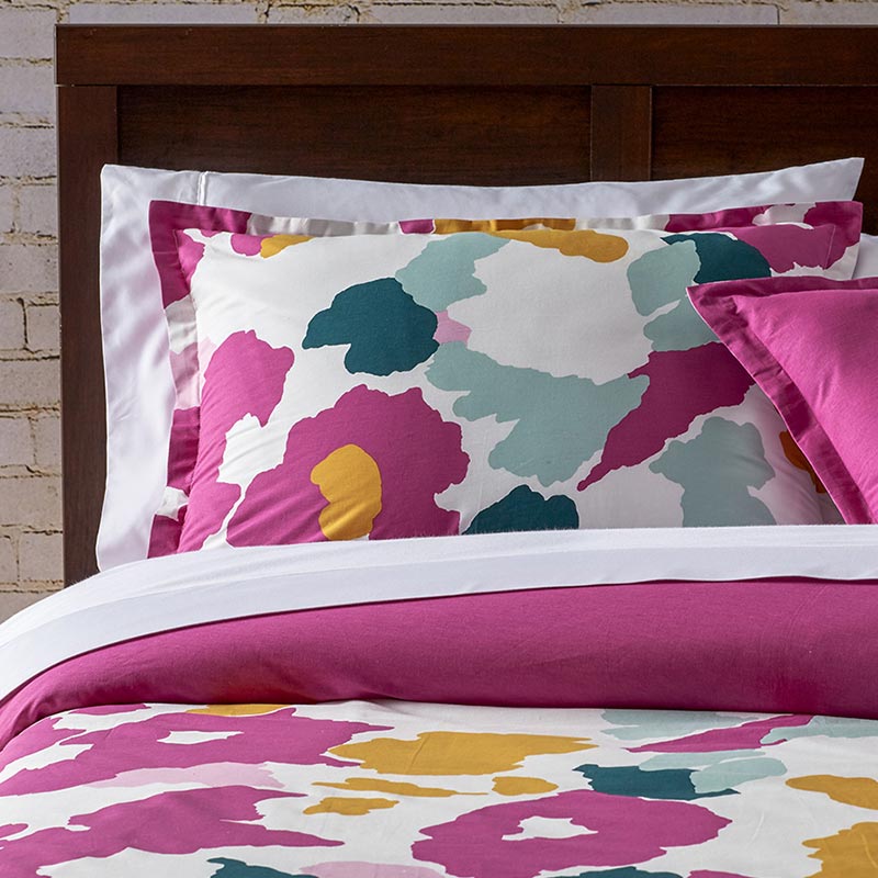 Pink bedding set with abstract design