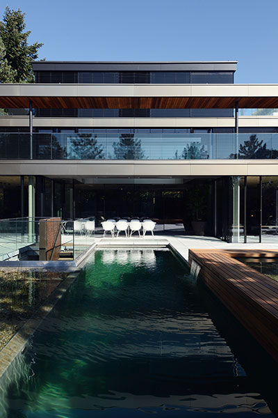 Contemporary exterior of a private, luxurious villa in Vienna, Austria by Architekt Zoran Bodrozic