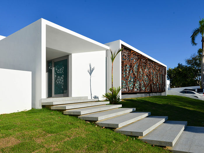 Entrance to spectacular renovated and expanded house in San Juan, Puerto Rico by Diaz Paunetto Architects