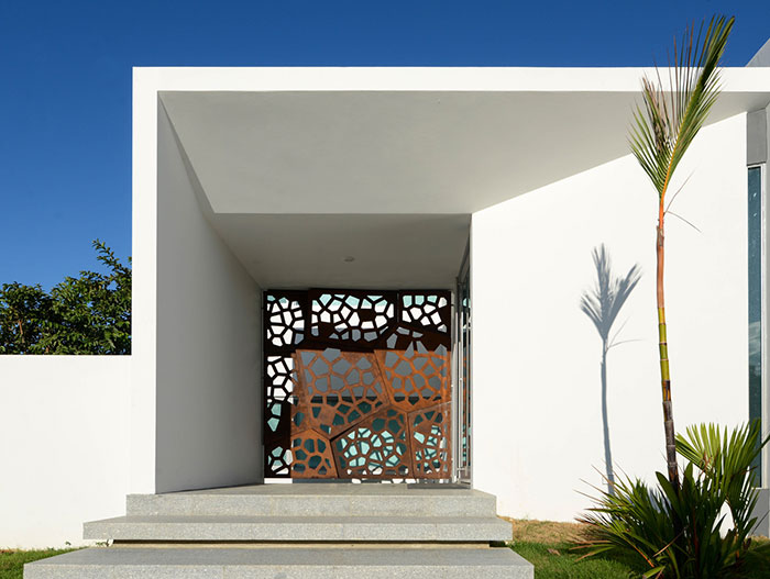 Contemporary architecture at its best : Entrance to stunning Puerto Rican villa