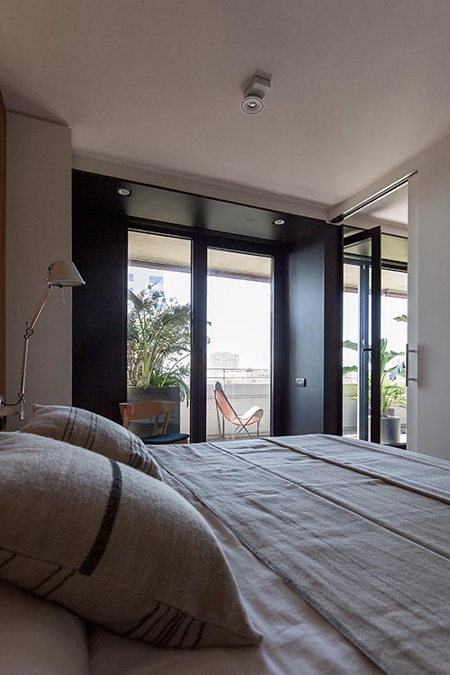 Master bedroom design idea in a renovated apartment located in Barcelona, Spain