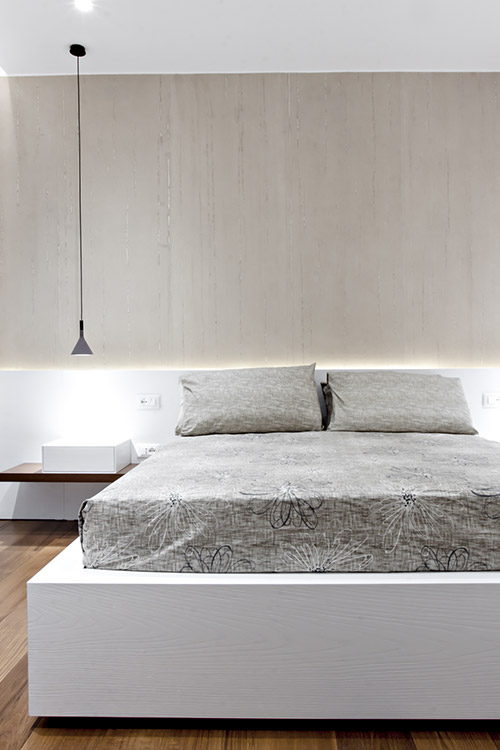 Modern bedroom design idea in a renovated apartment located in Italy - SG House by M12 Architettura Design