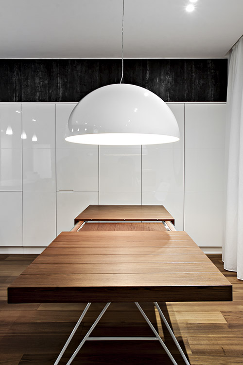 Extendable dining table design idea in a renovated apartment in Italy - SG House by  M12 Architettura Design