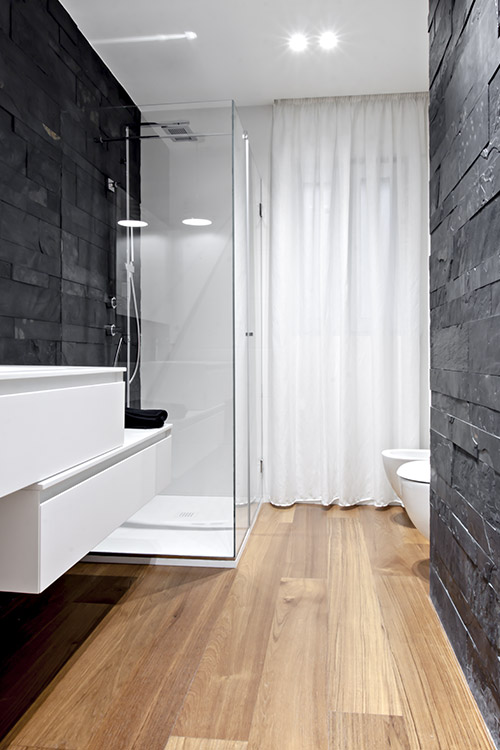 Small bathroom design idea in a renovated apartment located in Italy - SG House by M12 Architettura Design