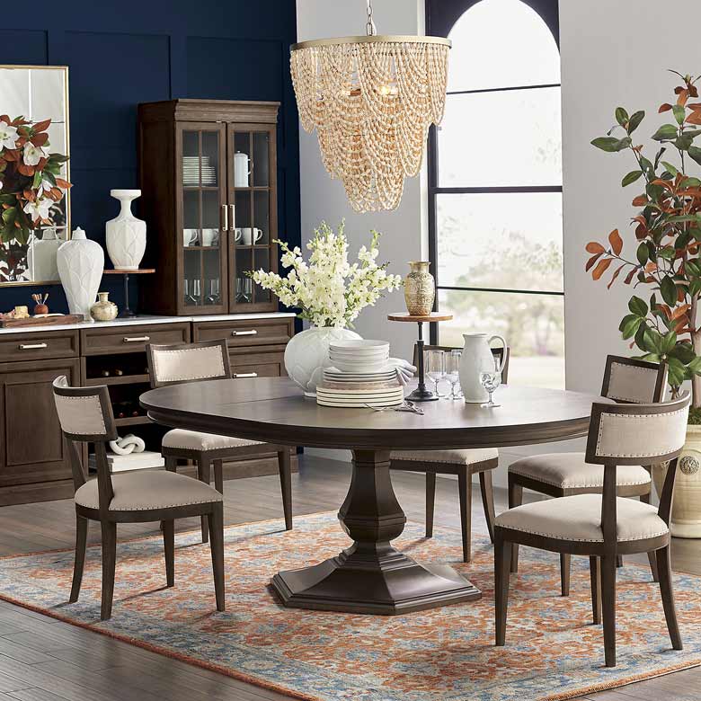 Expandable Round to Oval Dining Table
