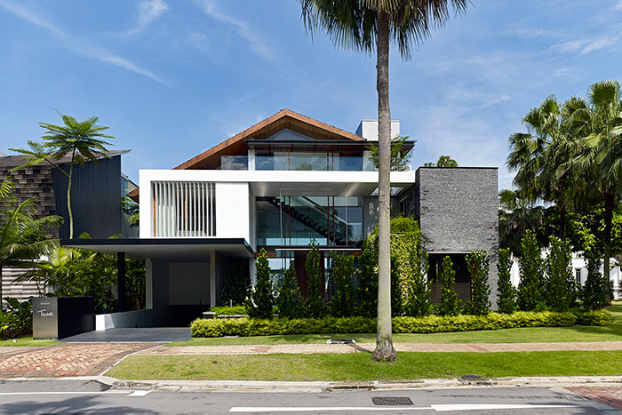 Sentosa Cove, Singapore sophisticated holiday retreat with contemporary architecture for a multi-generational Chinese family