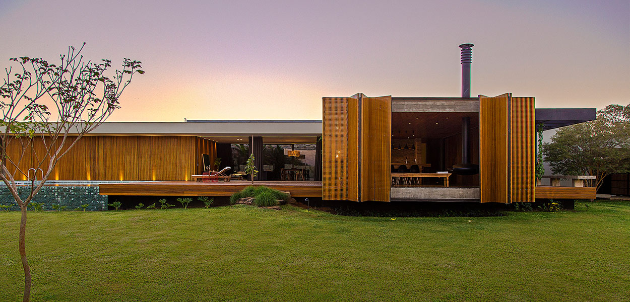 Wooden and concrete single-family house near Sao Paulo inspired by Brazilian modernism