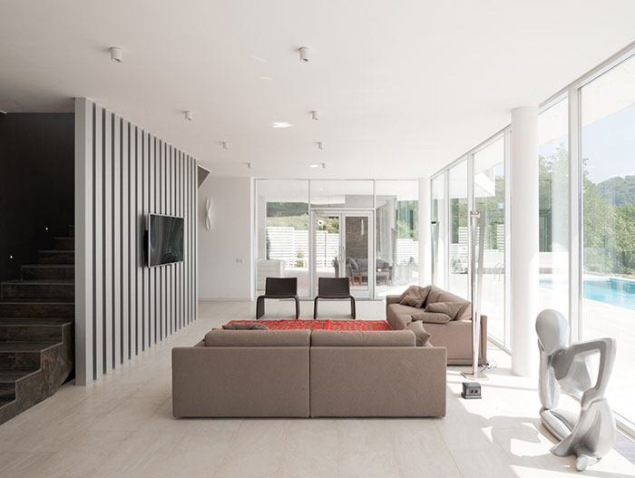 Sochi Villa - modern living room design with unsual sculpture piece