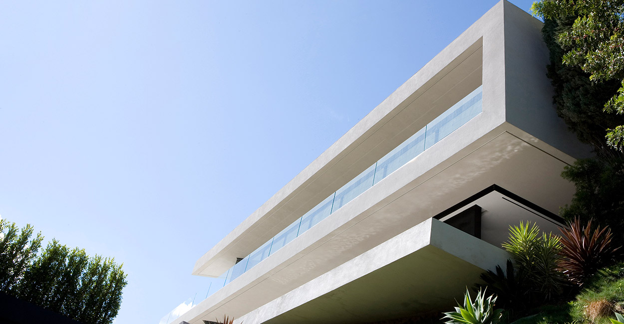 Spectacular Hollywood Hills mansion with great modern architecture