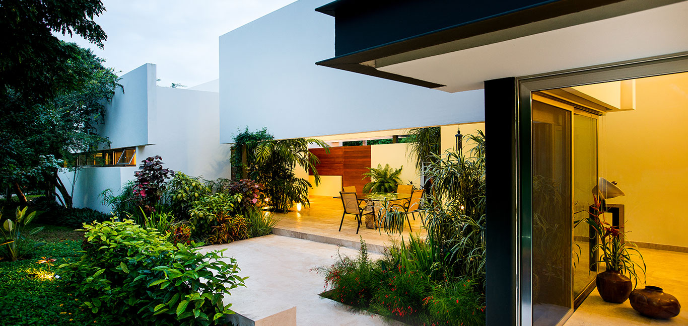 Spectacular outdoor garden and lounge area in award-winning house in Mexico by Seijo Peon Architects