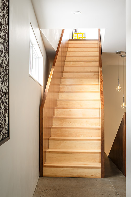 Fyren: Modern staircase in a contemporary Canadian house - design by Omar Gandhi Architect