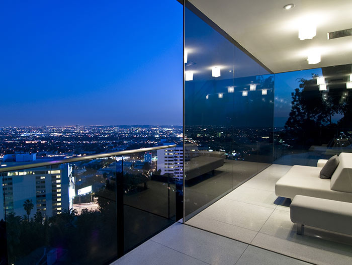 Stunning California views from bachelor pad in Hollywood Hills