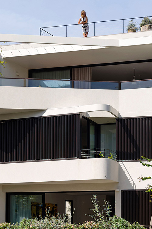 Stunning dwelling with two beautiful apartments in Sydney by Luigi Rosselli Architects