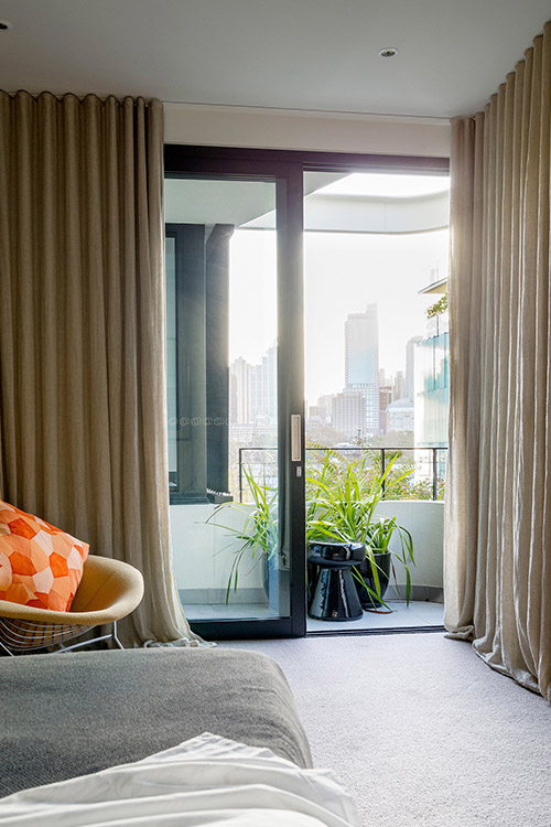 Bedroom design idea with magnificent view in a stunning dwelling located in Sydney