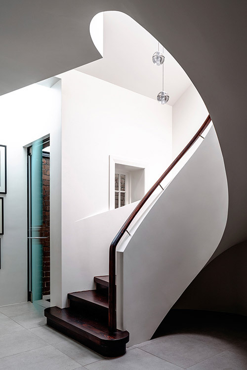 Modern spiral staircase in a stunning dwelling composed of 2 apartments located in Sydney, Australia - design by Luigi Rosselli Architects