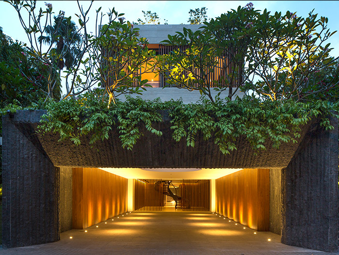 Tropical, contemporary house in Singapore with amazing garden - by Wallflower Architecture + Design