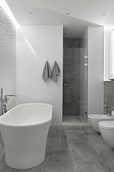 White bathroom designed by Alexandra Fedorova